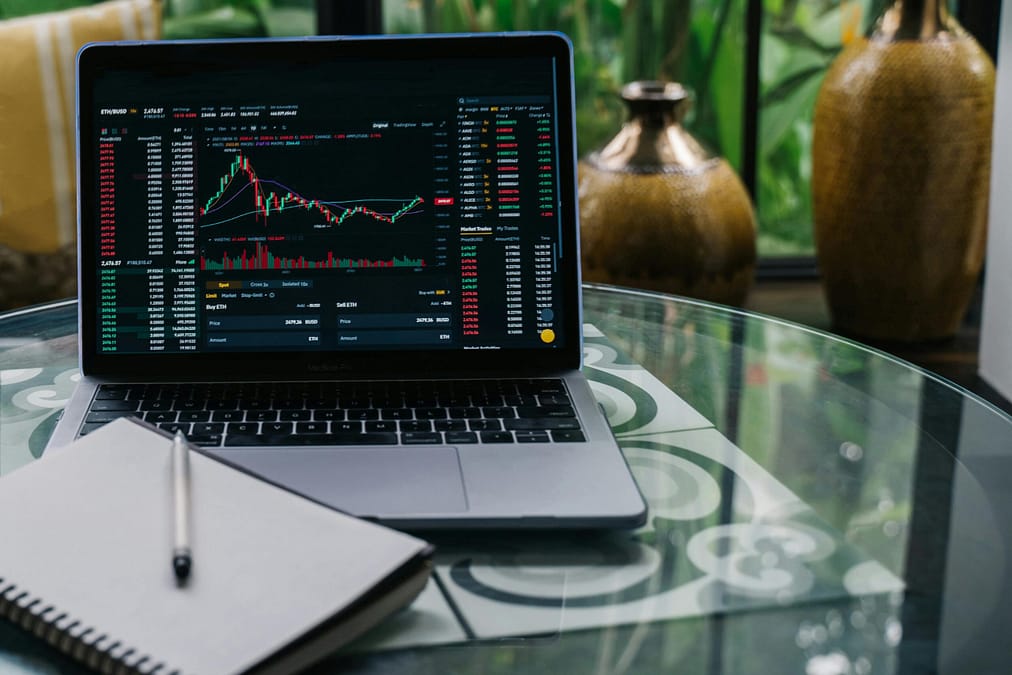 Démarches pour s'installer à l'étranger pour un trader en cryptos